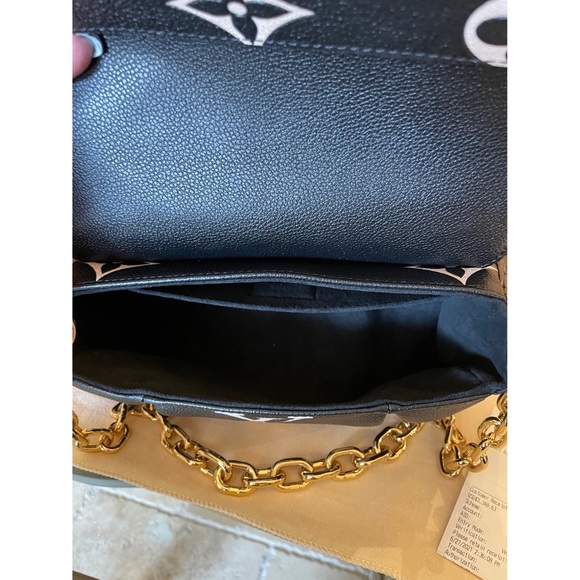 EXCLUSIVE LV SET - MAKE ME AN OFFER - Picture 4 of 6